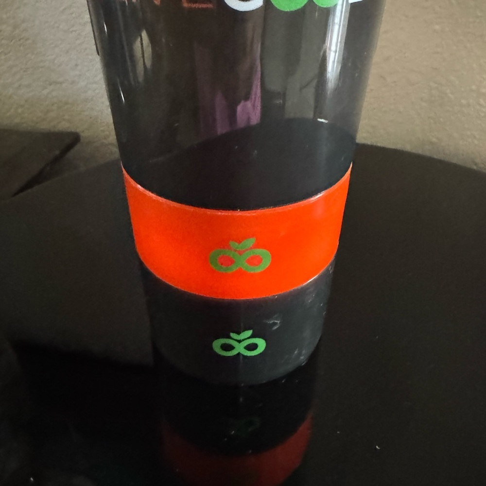 LiveGood Black Shaker Bottle with two compartments for supplements. - Picture 5 of 7